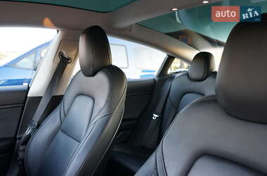 Седан Tesla Model 3 2019 в 