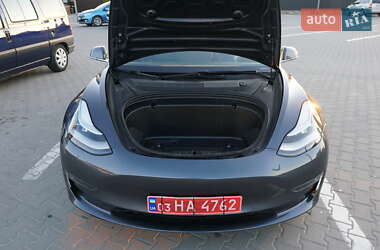 Седан Tesla Model 3 2019 в 