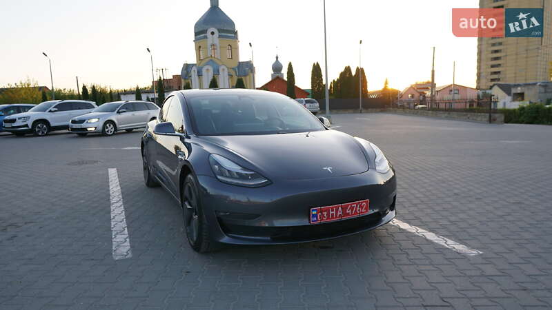Седан Tesla Model 3 2019 в 