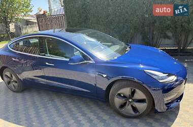 Седан Tesla Model 3 2020 в Чернівцях