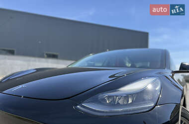 Седан Tesla Model 3 2021 в 