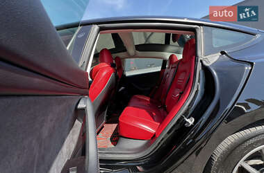 Седан Tesla Model 3 2021 в 