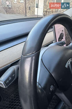 Седан Tesla Model 3 2019 в 