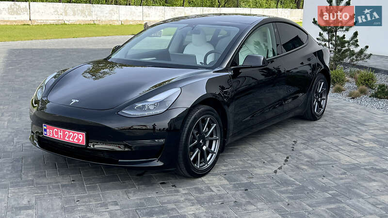Седан Tesla Model 3 2022 в Луцьку