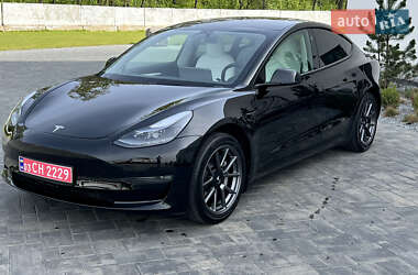 Седан Tesla Model 3 2022 в 