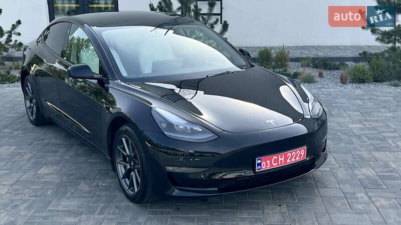 Седан Tesla Model 3 2022 в Луцьку