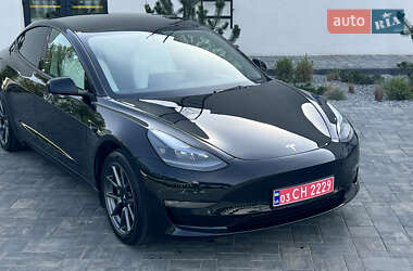 Седан Tesla Model 3 2022 в 
