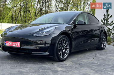 Седан Tesla Model 3 2022 в 