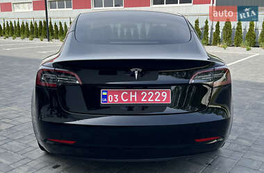 Седан Tesla Model 3 2022 в 