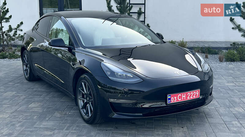 Седан Tesla Model 3 2022 в Луцьку
