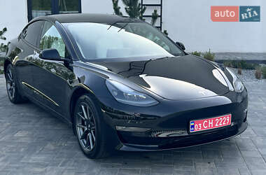 Седан Tesla Model 3 2022 в 