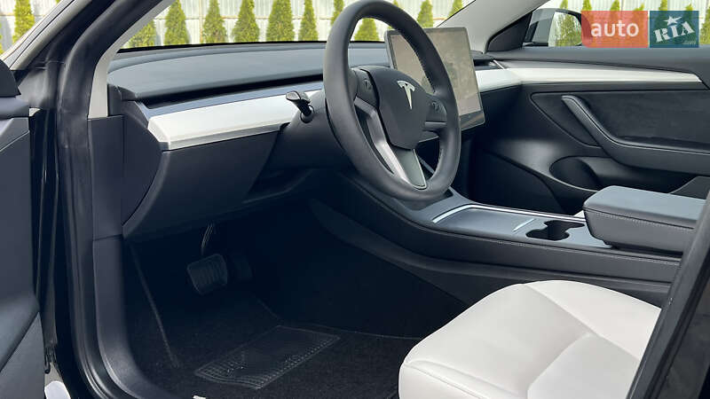 Седан Tesla Model 3 2022 в Луцьку