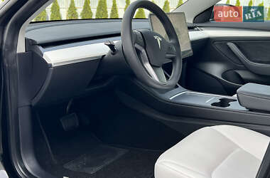 Седан Tesla Model 3 2022 в 