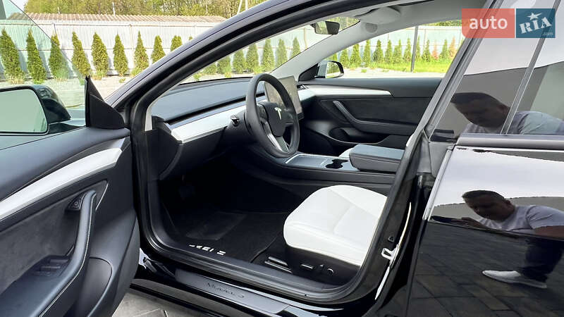 Седан Tesla Model 3 2022 в Луцьку