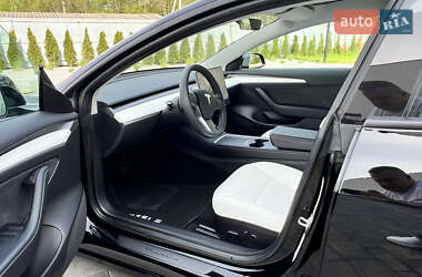 Седан Tesla Model 3 2022 в 