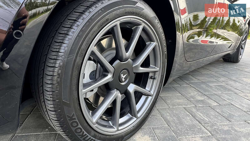 Седан Tesla Model 3 2022 в Луцьку