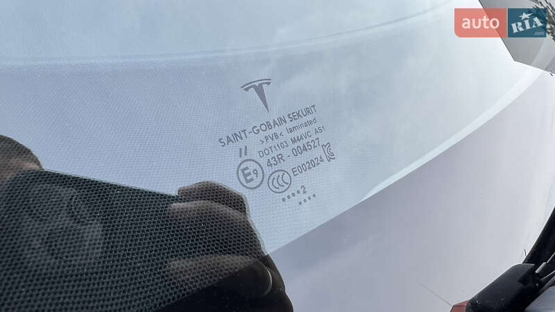 Седан Tesla Model 3 2022 в Луцьку
