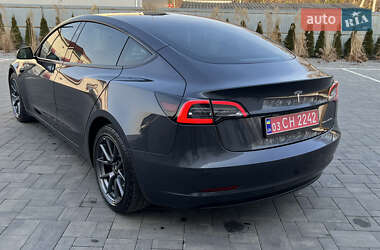 Седан Tesla Model 3 2021 в 
