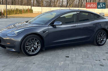 Седан Tesla Model 3 2021 в 