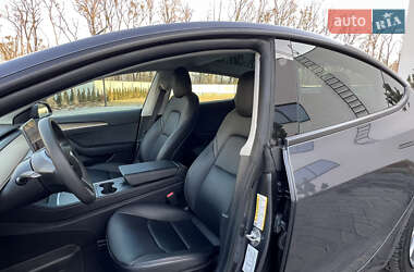 Седан Tesla Model 3 2021 в 
