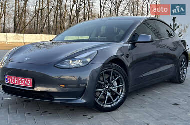 Седан Tesla Model 3 2021 в 