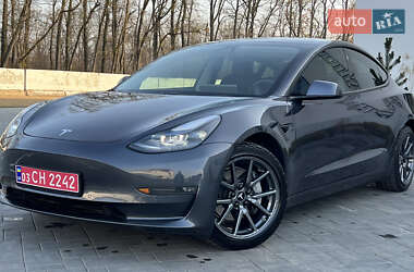 Седан Tesla Model 3 2021 в 