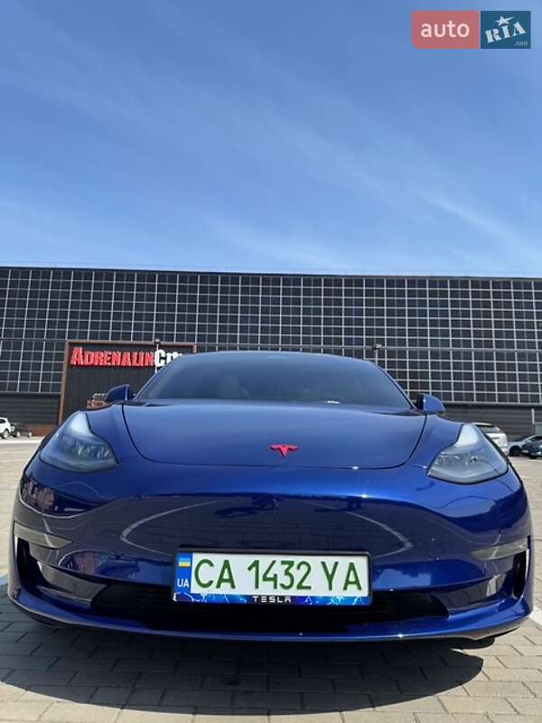 Седан Tesla Model 3 2023 в Луцке