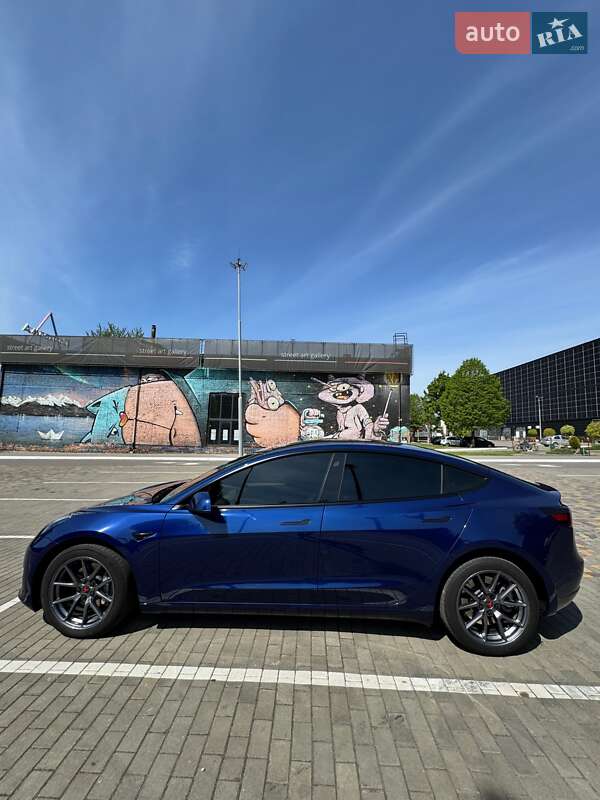 Седан Tesla Model 3 2023 в Луцке