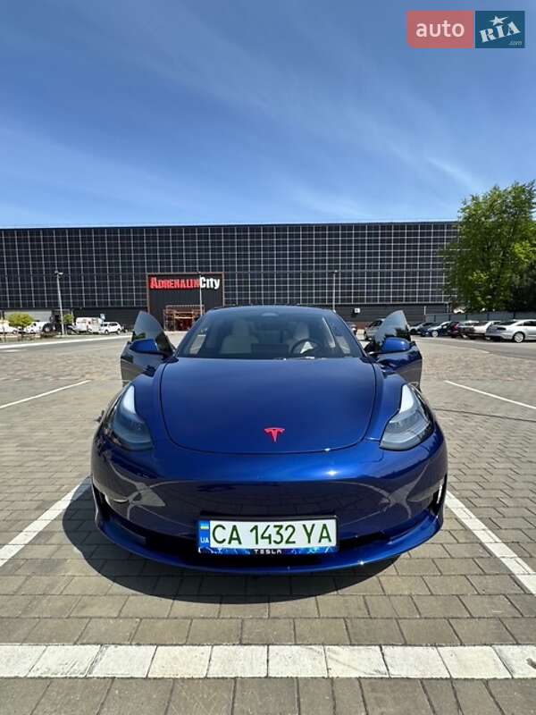 Седан Tesla Model 3 2023 в Луцке