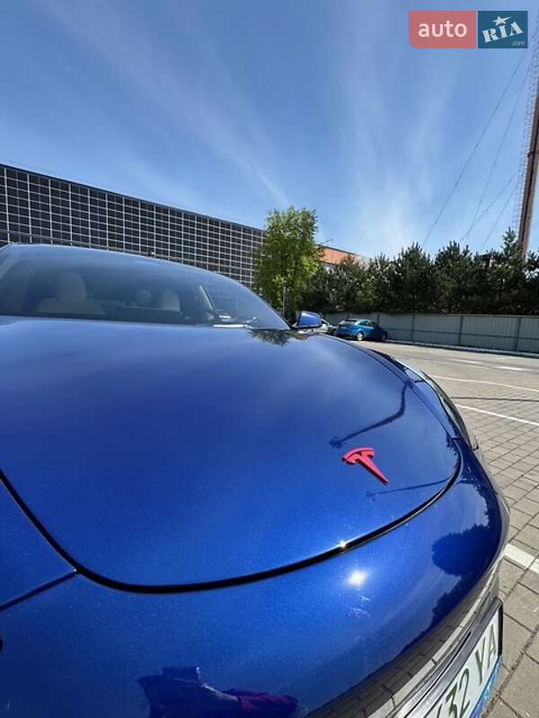 Седан Tesla Model 3 2023 в Луцке