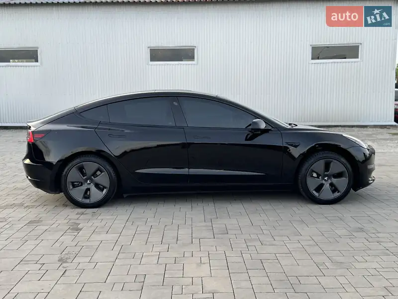Седан Tesla Model 3 2021 в 