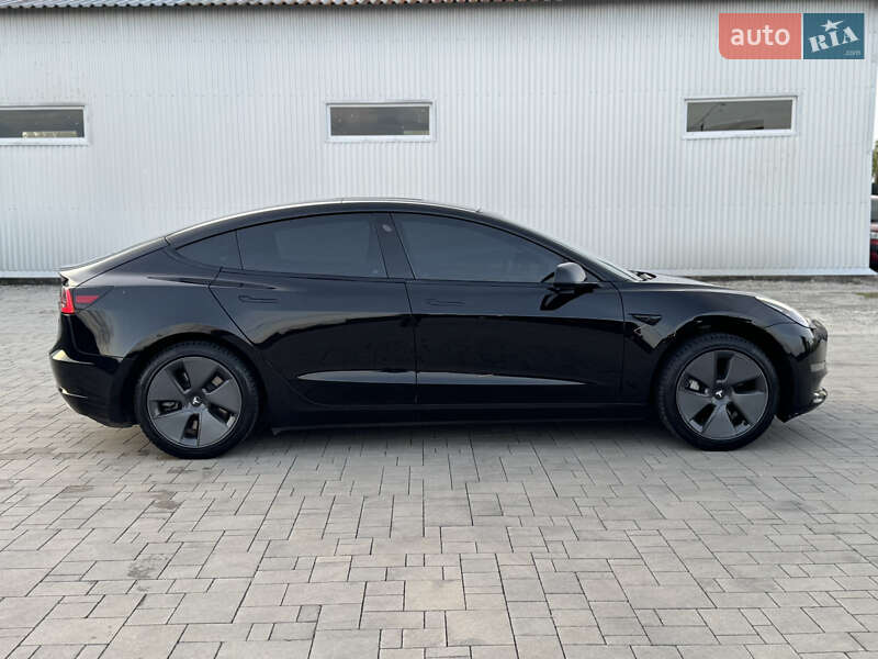 Седан Tesla Model 3 2021 в Калуше