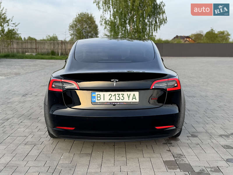Седан Tesla Model 3 2021 в Калуше