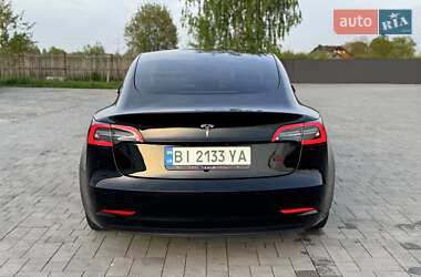 Седан Tesla Model 3 2021 в 