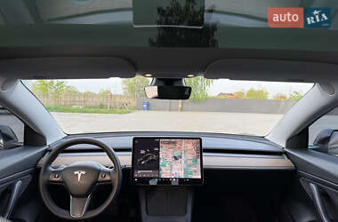 Седан Tesla Model 3 2021 в 