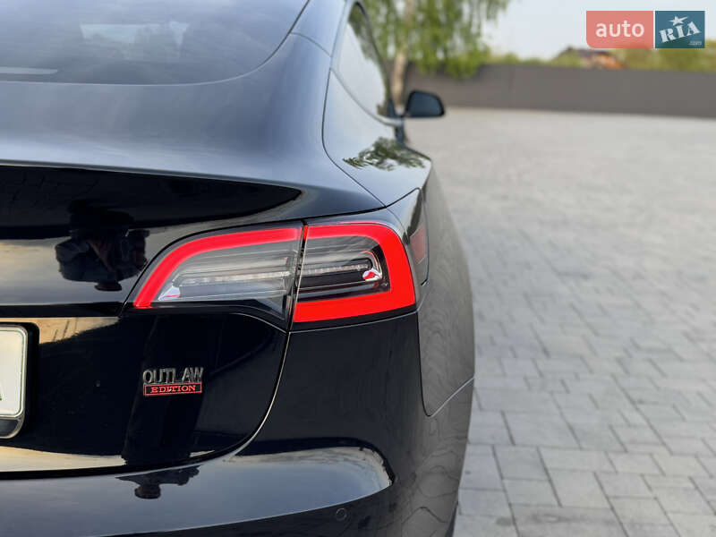 Седан Tesla Model 3 2021 в Калуше