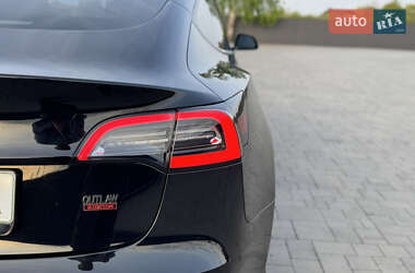 Седан Tesla Model 3 2021 в 
