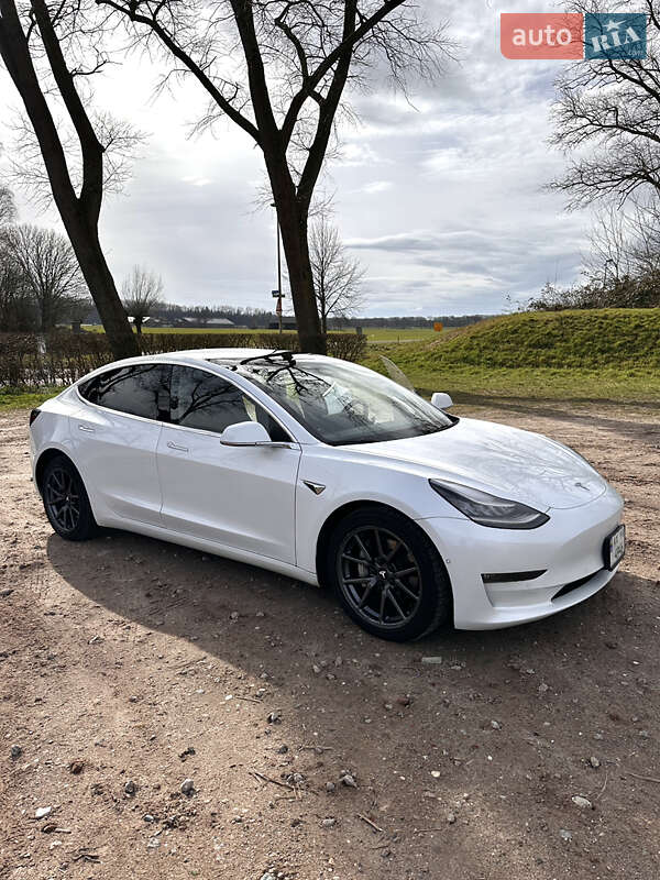 Седан Tesla Model 3 2018 в Киеве фото 5 Седан Tesla Model 3 2018 в Киеве