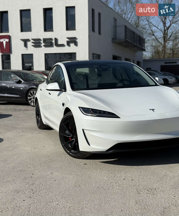 Седан Tesla Model 3 2024 в Виннице