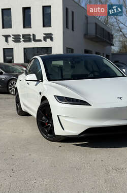 Седан Tesla Model 3 2024 в 