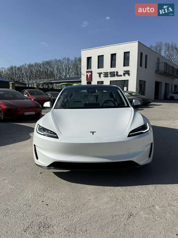 Седан Tesla Model 3 2024 в Виннице
