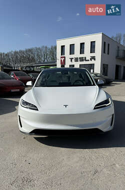 Седан Tesla Model 3 2024 в 