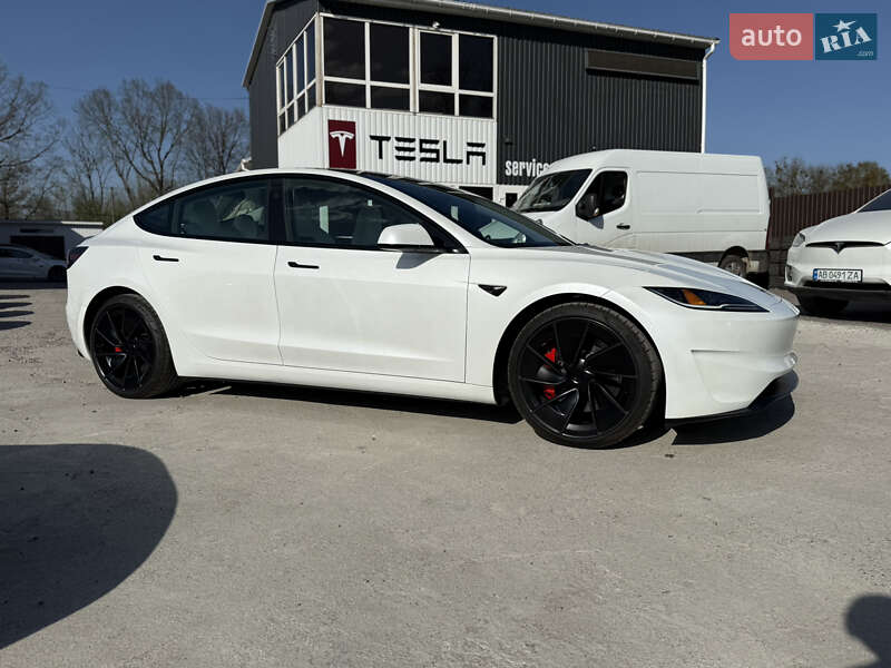 Седан Tesla Model 3 2024 в Виннице