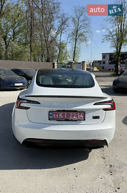 Седан Tesla Model 3 2024 в 