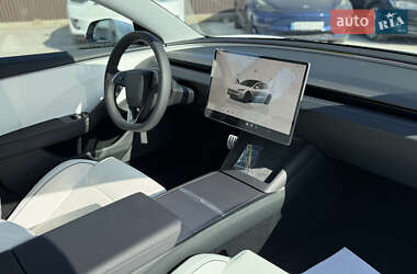 Седан Tesla Model 3 2024 в 