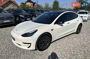 Седан Tesla Model 3 2022 в 