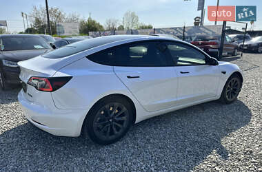Седан Tesla Model 3 2022 в 