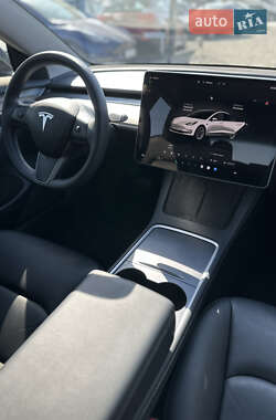 Седан Tesla Model 3 2022 в 