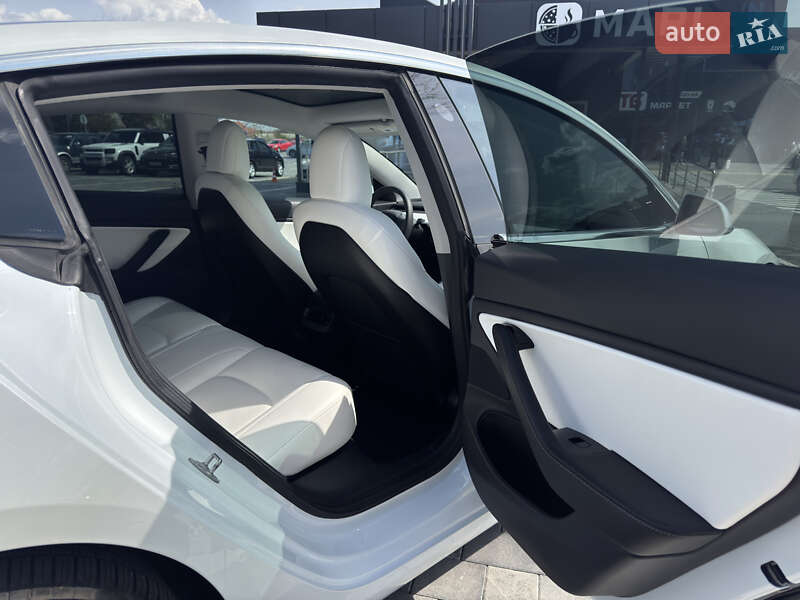 Седан Tesla Model 3 2019 в Виннице