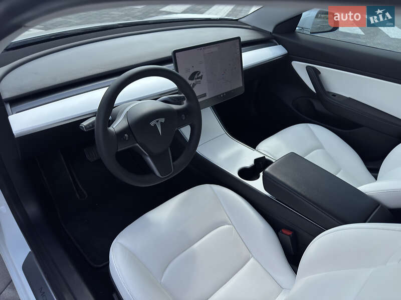 Седан Tesla Model 3 2019 в Виннице